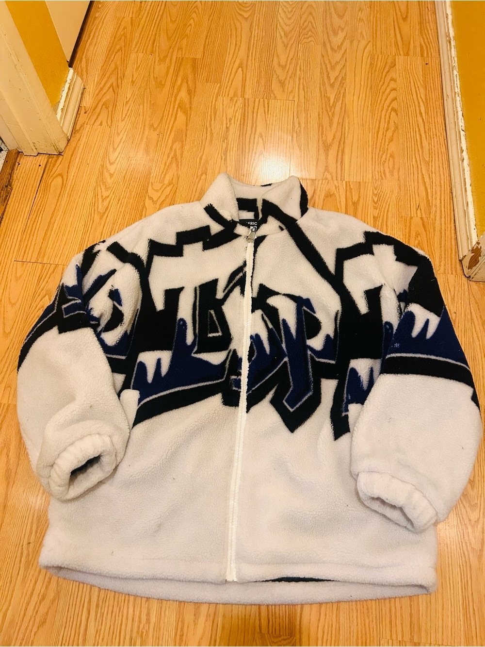 Aelfric Eden Black, White & Navy Patterned Sherpa Zip Jacket sz L